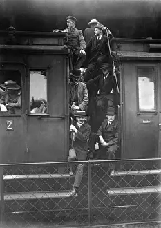 Overcrowded: Passengers in Berlin, 1919