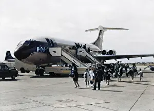 PASSENGERS DISEMBARK