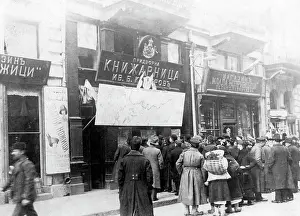 Illustrates: Passersby in Sofia in front of a map about the advance of th