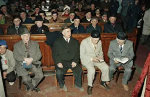Nosov: Passover service in synagogue