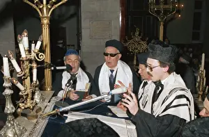 Nosov: Passover service in synagogue