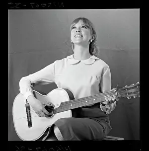 Chic: Pattie Boyd - With Guitar - Studio shoot