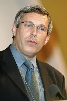 Confere: Paul Holmes MP