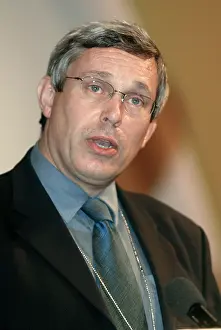 Confere: Paul Holmes MP