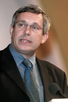 Confere: Paul Holmes MP