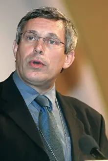 Confere: Paul Holmes MP