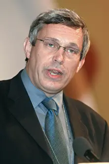 Confere: Paul Holmes MP