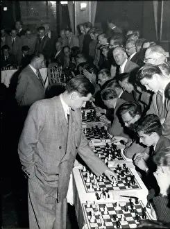 Simultaneous: Paul Keres plays 24 simultaneous chess matches, Hamburg