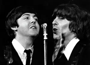 Guys: Paul McCartney and George Harrison in a concert