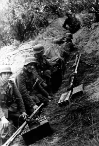 Grenade: Pause in the shooting in the region of Oryol, 1943