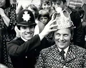 Crowning: PC Bill Netting crowned as Ring Pull King, London