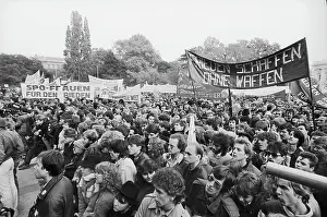 Rathausplatz: Peace Demonstration