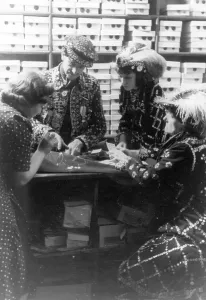 Pearly: PEARLY KINGS SHOPPING