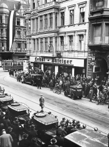 Hear: Pedestrians listen to a speech of Hitler, which is transmitt