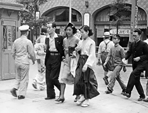 Strolling: Pedestrians in Tokyo, 1938