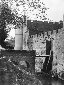 Drawbridges: PEMBRIDGE CASTLE