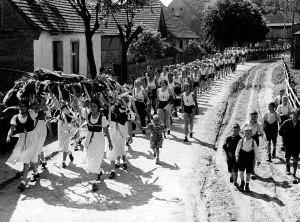 Jungmaedelbund: Pentecostal camp of Jungmaedel at Templin, 1938
