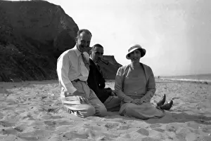 Vanessa Wagstaff: Three people on a beach