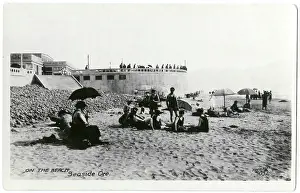 Oregon: People on the beach at Seaside, Oregon, USA