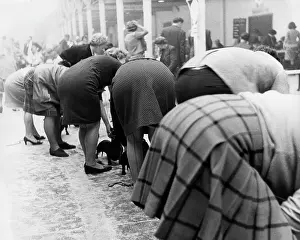 Bending: People bending over at a dog show
