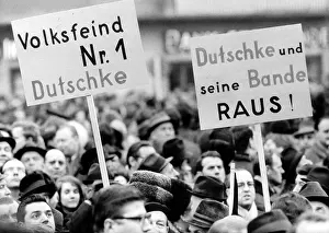 Nummer: People from Berlin demonstrate for peace and liberty