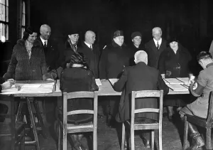 Electoral: People check the electoral rolls, 1933
