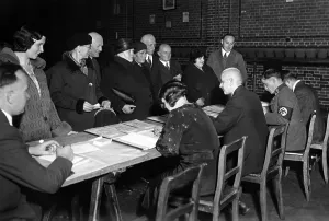 Electoral: People check the electoral rolls, 1933