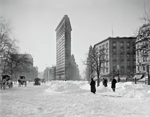 Flatiron: People - Flatiron Building - Snow