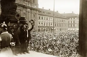 Odeonsplatz: People gather after proclamation of WW1 outbreak