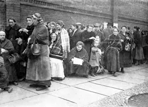 Cheap: People lining up at the cheap meat counter in Berlin, 1919