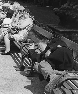 Handbags: People on park benches in the sunshine