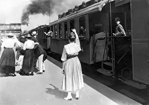 Prewar: People on platform of train station, Berlin