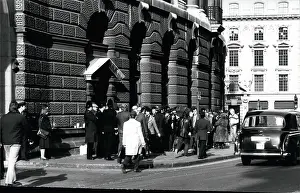 Resumed: People queue outside Old Bailey - Trial of Peter Sutcliffe