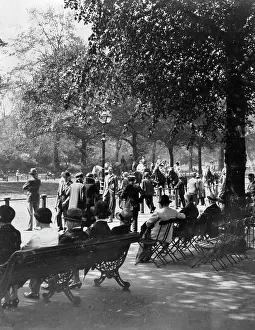 Parkway: People sit and walk in a park - 21th