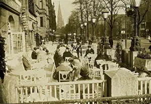 Kurfuerstendamm: People sitting outside a cafe? in Berlin