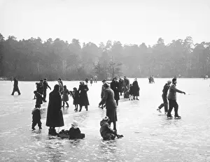 Wooly: PEOPLE SKATING ON WISLEY