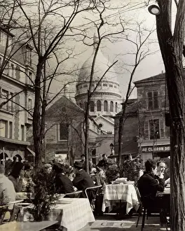 Tertre: People at tables in the Place du Tertre, Paris