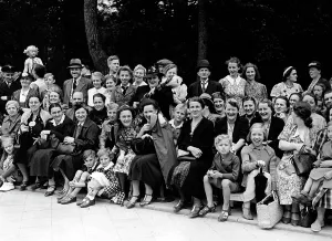 201626: People at the victory parade in Berlin, 1940