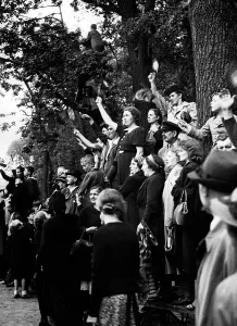 201626: People at the victory parade in Berlin, 1940