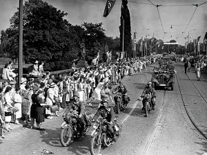 Tramway: People at the victory parade of German troops, 1940