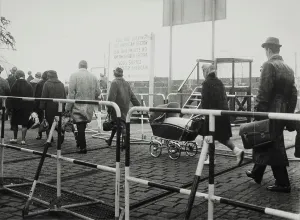 Checkpoints: People from West Berlin are allowed to visit their relat