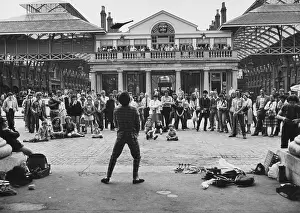 Pubs: Performance in the Piazza, Covent Garden, London