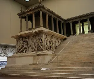 Podium: Pergamon Altar. Detail