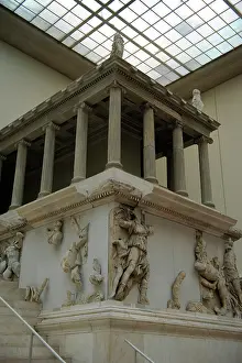 Podium: Pergamon Altar. Detail