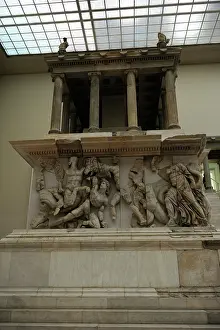 Podium: Pergamon Altar. Detail