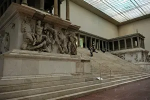 Podium: Pergamon Altar. Detail