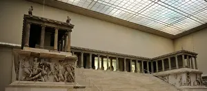 Podium: Pergamon Altar. Detail
