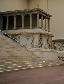 Podium: Pergamon Altar. Detail