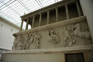 Podium: Pergamon Altar. Detail