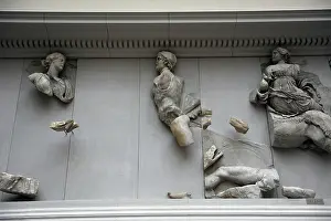 Mule: Pergamon Altar. Theia, giant fallen and Selene